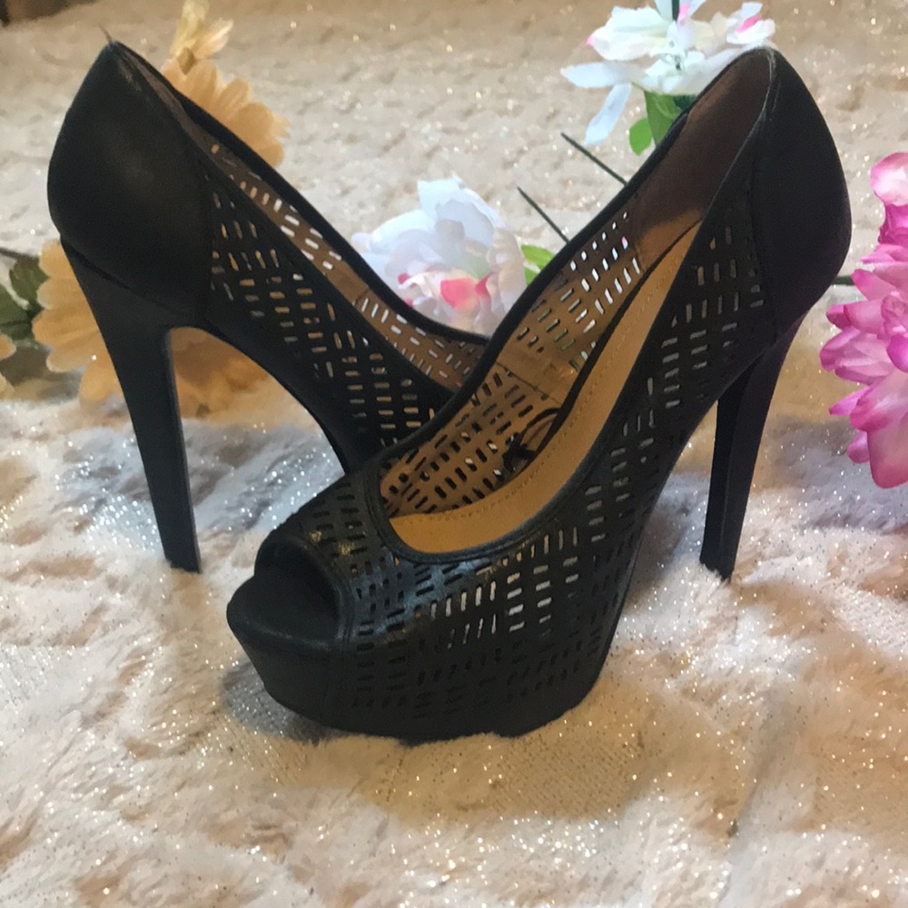 Shoes - Picture 4 of 5